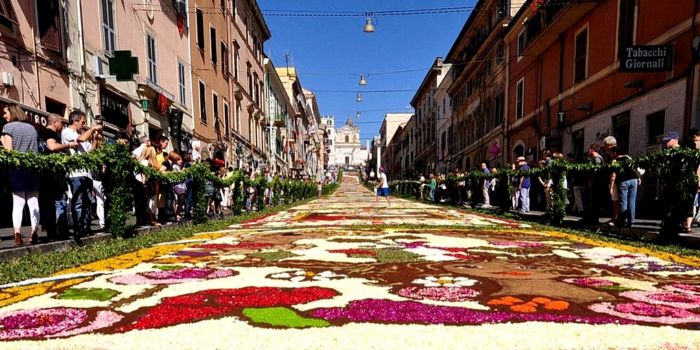 Infiorate in Italia: le più belle da nord a sud da non perdere