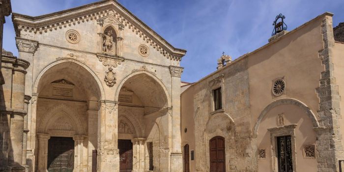 La chiesa italiana che è stata consacrata da un angelo: viaggio tra storia e leggenda al Santuario di Monte Sant’Angelo
