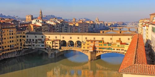 Il Corridoio Vasariano: cosa sapere sul camminamento mediceo di Firenze 
