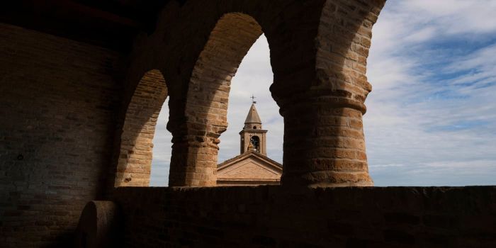 Itinerario alla scoperta delle magnifiche chiese, delle abbazie e degli antichi castelli vicino a Ponzano di Fermo