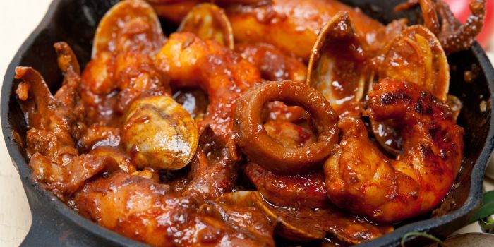 Come cucinare il cacciucco alla livornese: il re delle zuppe di pesce