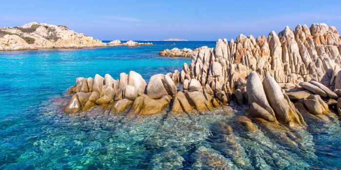 The beauty of Emerald Coast® in Sardinia: enchanting landscapes and crystal clear sea