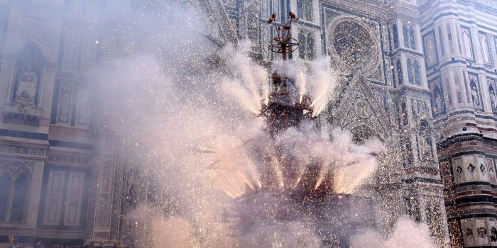Scoppio del Carro: la tradizione con il fuoco che non puoi perderti a Pasqua a Firenze 