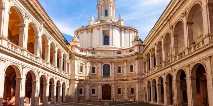 Students in a university classroom during a lecture, cover image for an article about the 10 oldest universities in Italy