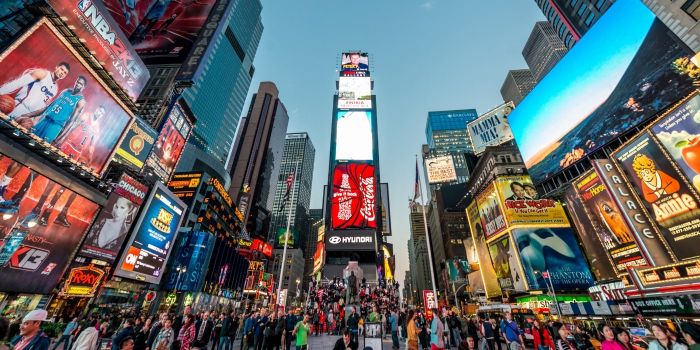 Le Marche incantano Times Square: la nuova campagna turistica illumina New York