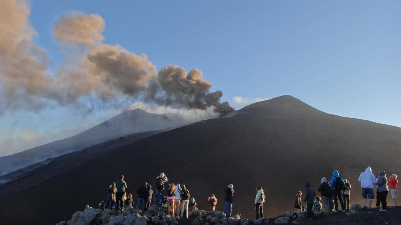 Monte Etna, sulle pendici del parco naturale più amato della Sicilia