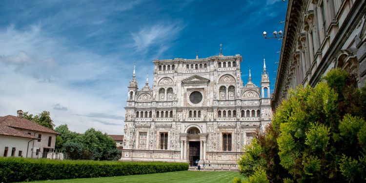 Visit the Certosa di Pavia: an experience between nature, spirituality and art