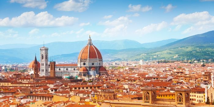 10 cose da fare a Firenze che non puoi assolutamente perderti nel 2023:  panorama della città con Palazzo Vecchio e la Cupola del Brunelleschi