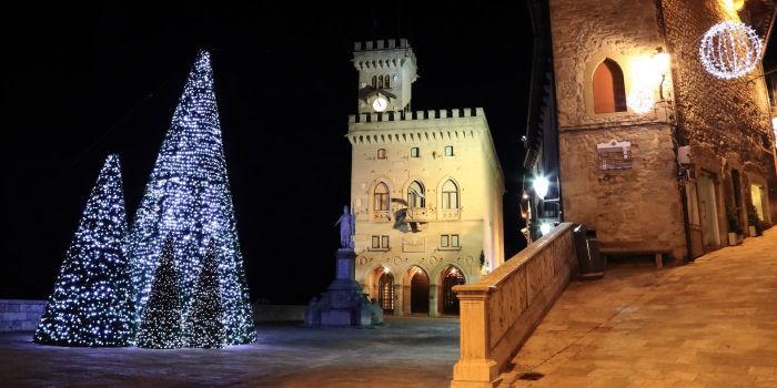Atmosfera natalizia nei mercatini di natale in Romagna