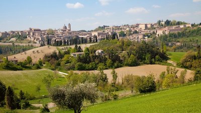 Viaggio nelle Marche tra i borghi di Grottammare, Offagna, Sarnano e Urbino