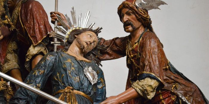 Statua della processione dei Misteri di Trapani durante la Settimana Santa in Sicilia