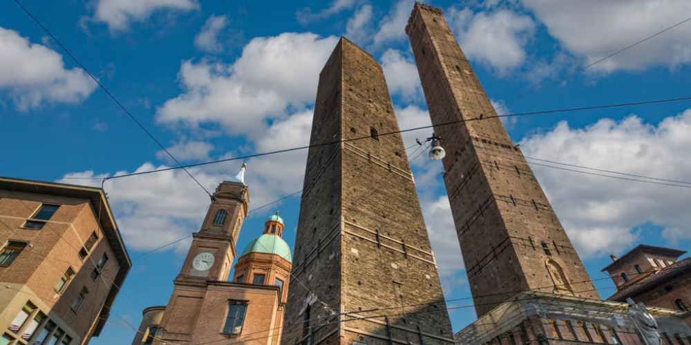 Torre degli Asinelli in Bologna, Italy Torre degli Asinelli in Bologna, Italy