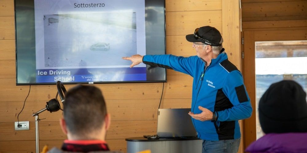 Theoretical lesson at Ghiacciodromo Livigno