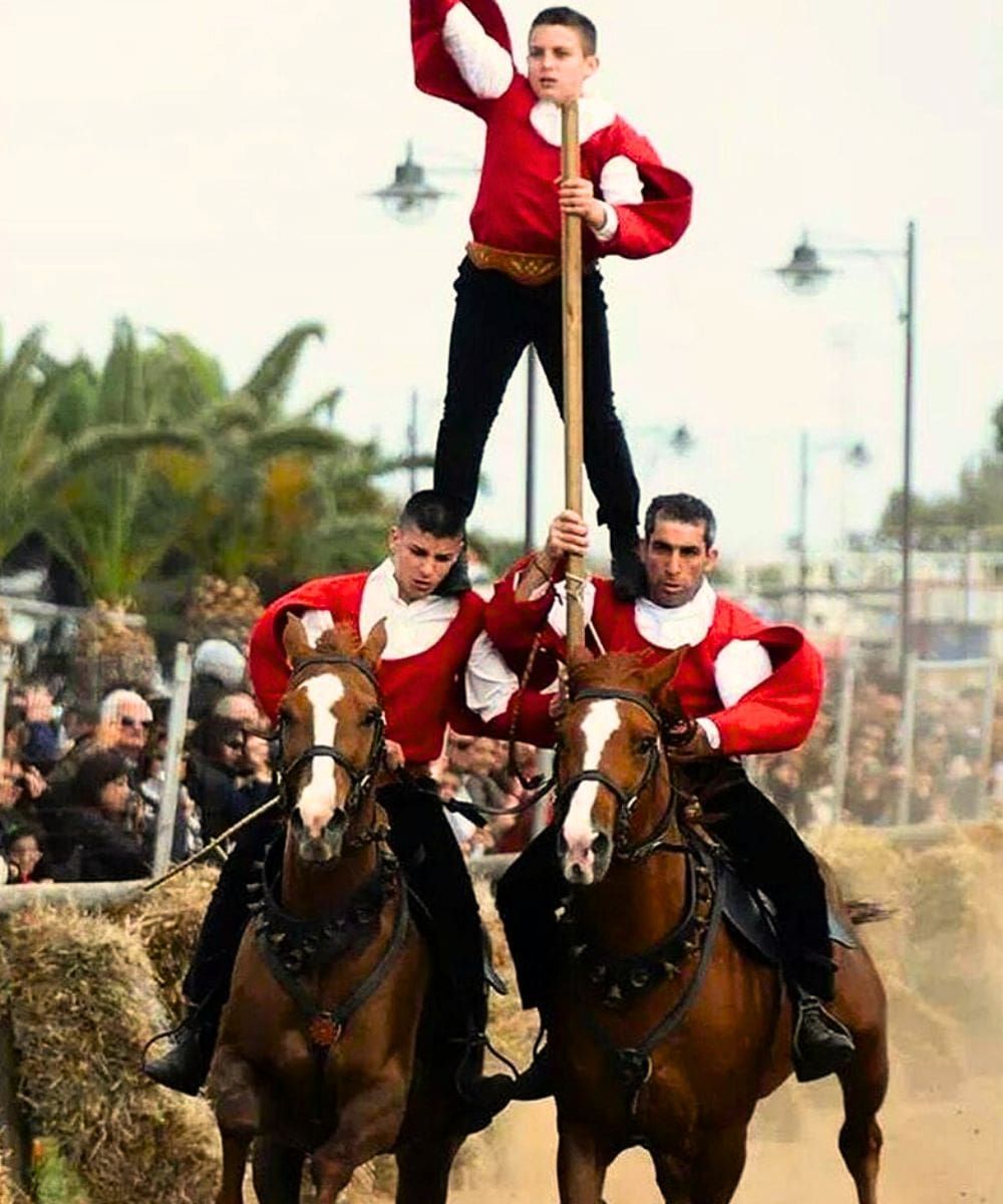 Pariglie Sarde: acrobazie Pariglie Sarde: acrobazie
