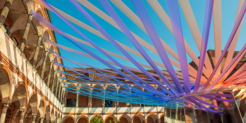 Il Duomo di Milano illuminato dal sole, una delle cose da fare a Milano per vivere la città come un vero local