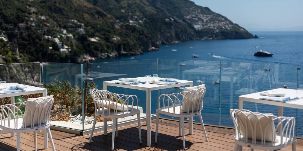 Dove trovi i panorami più belli della Costiera Amalfitana. Vista dal ristorante Il Capitano di Positano Dove trovi i panorami più belli della Costiera Amalfitana. Vista dal ristorante Il Capitano di Positano