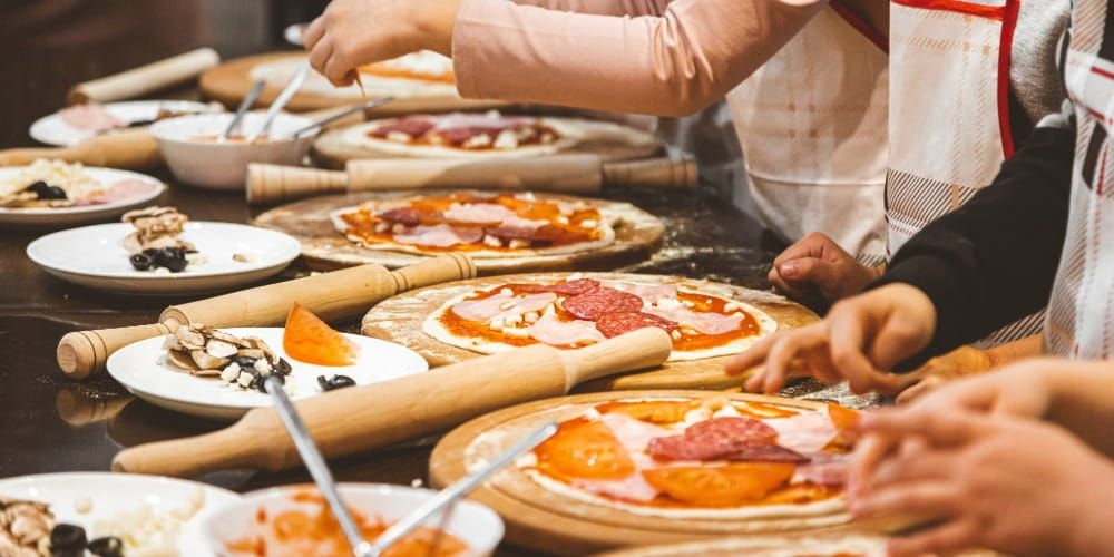 Cooking class in Italy: preparare la pizza durante un corso di cucina