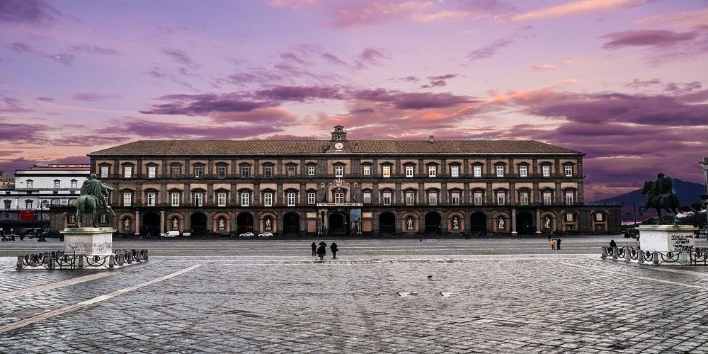 Il Palazzo Reale di Napoli Il Palazzo Reale di Napoli