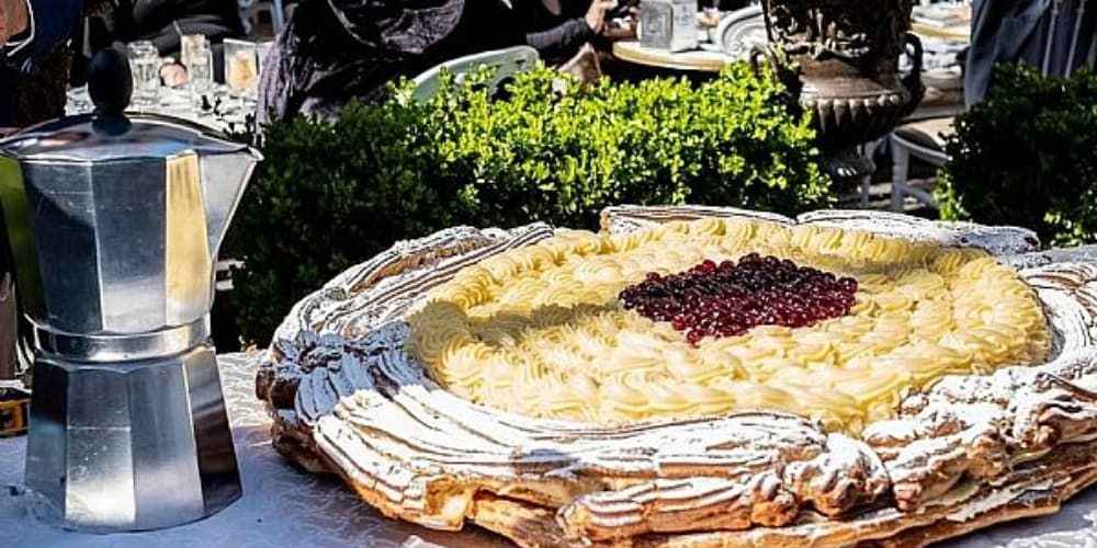 6. La zeppola più grande del mondo (Napoli, Campania)