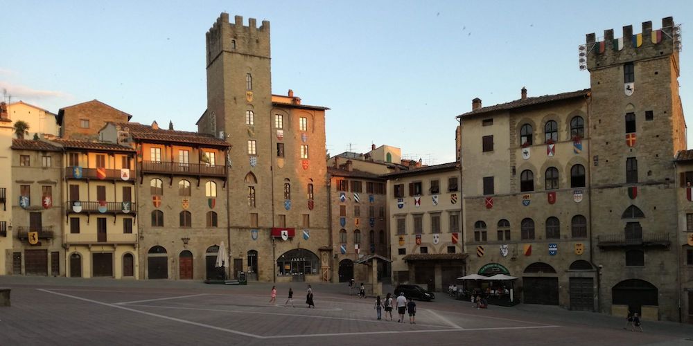 Fiera dell'Antiquariato di Arezzo: Piazza Grande Fiera dell'Antiquariato di Arezzo: Piazza Grande