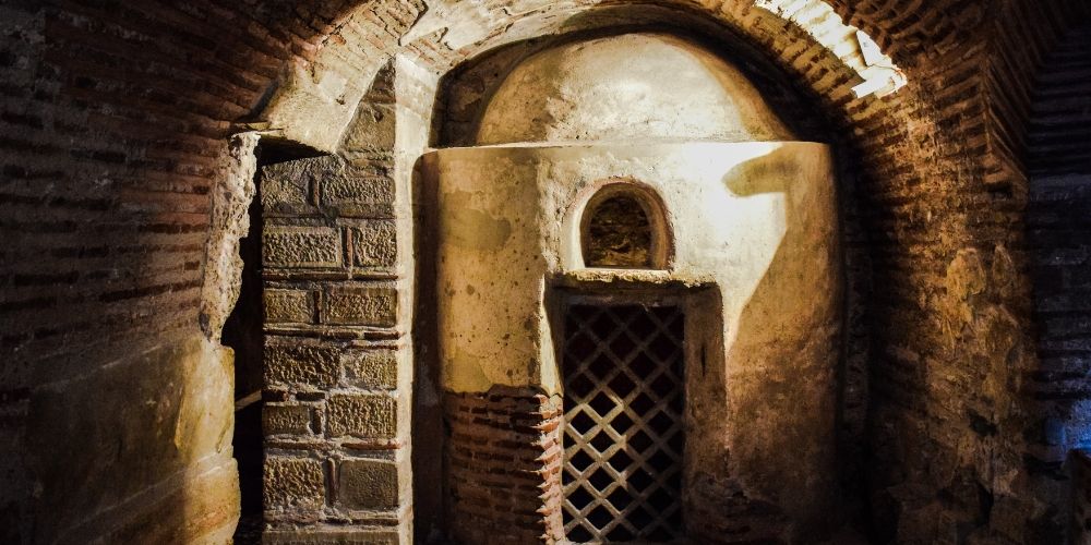 La storia affascinante delle catacombe meno conosciute di Roma La storia affascinante delle catacombe meno conosciute di Roma