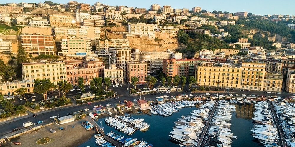 Un dolcissimo itinerario napoletano passando per le sedi Chalet Ciro