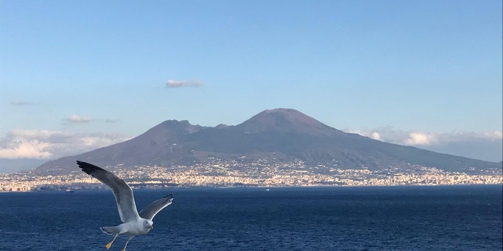 Vista sul Vesuvio e mare di Napoli – 10 cose da fare ad agosto Vista sul Vesuvio e mare di Napoli – 10 cose da fare ad agosto