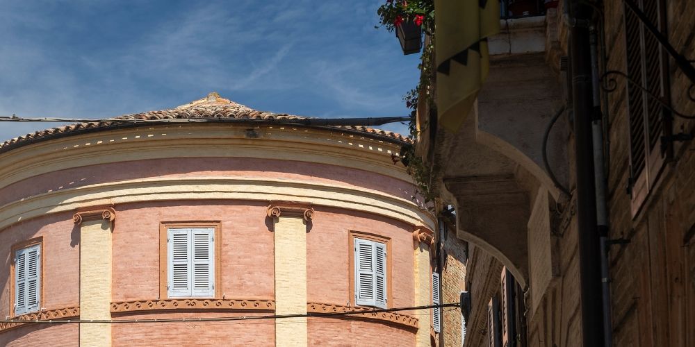 Gli Incantevoli borghi delle Marche. Perdersi tra le strade di Treia Gli Incantevoli borghi delle Marche. Perdersi tra le strade di Treia