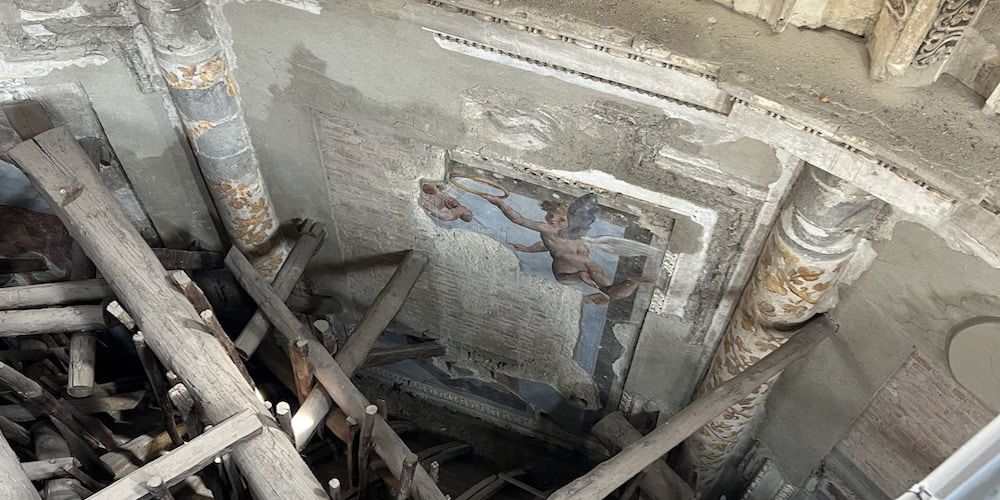 Tetti e dettagli del Duomo di Napoli