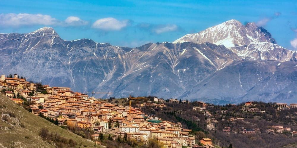 Verso Secinaro: escursionismo e paesaggi mozzafiato sui Prati del Sirente