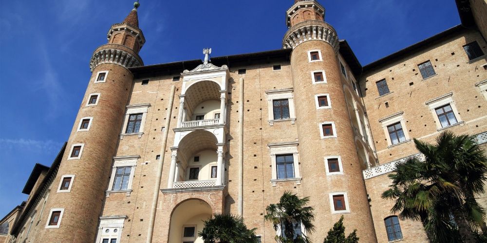 Le migliori città italiane per gli amanti dell'arte: Palazzo Ducale di Urbino Le migliori città italiane per gli amanti dell'arte: Palazzo Ducale di Urbino