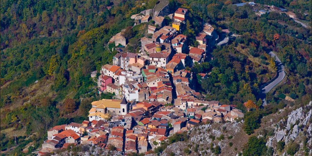 4. La Big Bench e il borgo di Rendinara 4. La Big Bench e il borgo di Rendinara