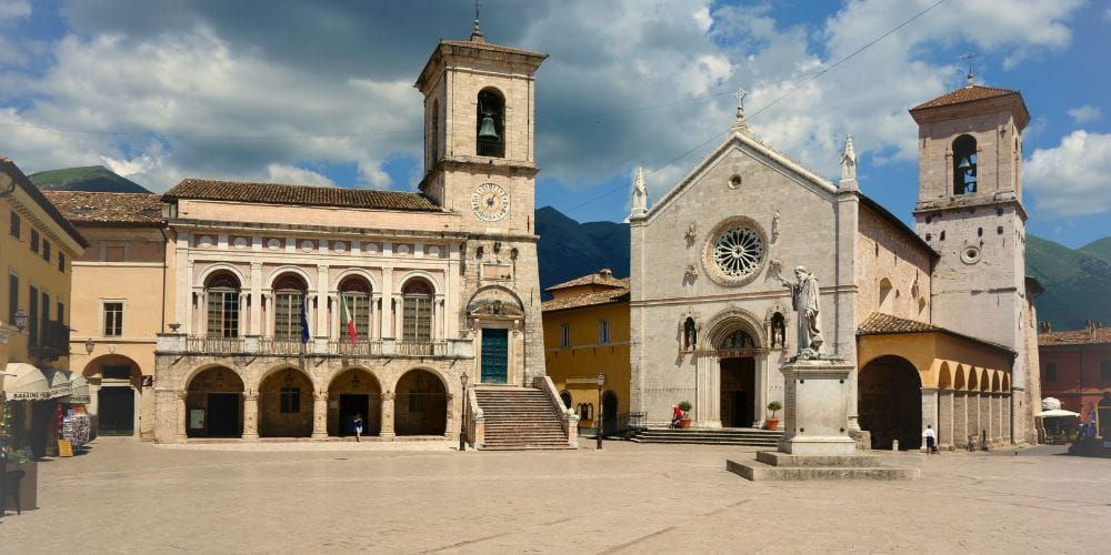 Dove andare in primavera in Italia: Norcia e Castelluccio, Umbria