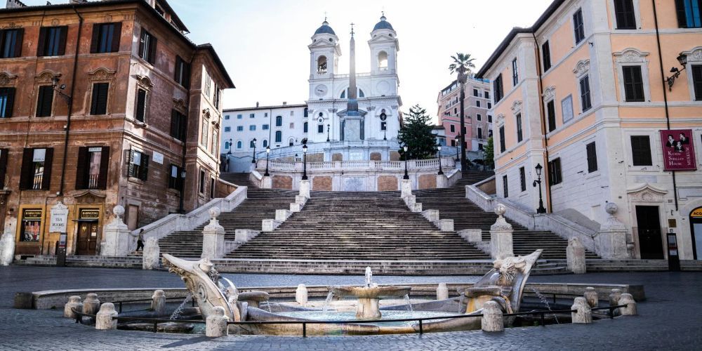 The A-List Avenues: Via Condotti and Via del Corso The A-List Avenues: Via Condotti and Via del Corso