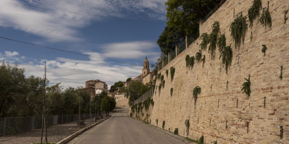 Reaching Monte San Pietrangeli