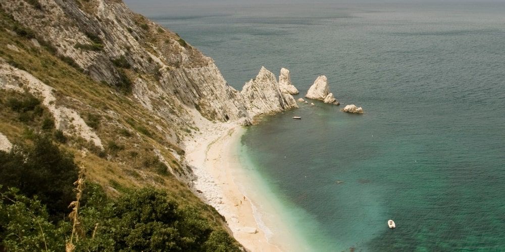 * Due Sorelle – Among the most beautiful beaches in Italy’s Adriatic coast * Due Sorelle – Among the most beautiful beaches in Italy’s Adriatic coast