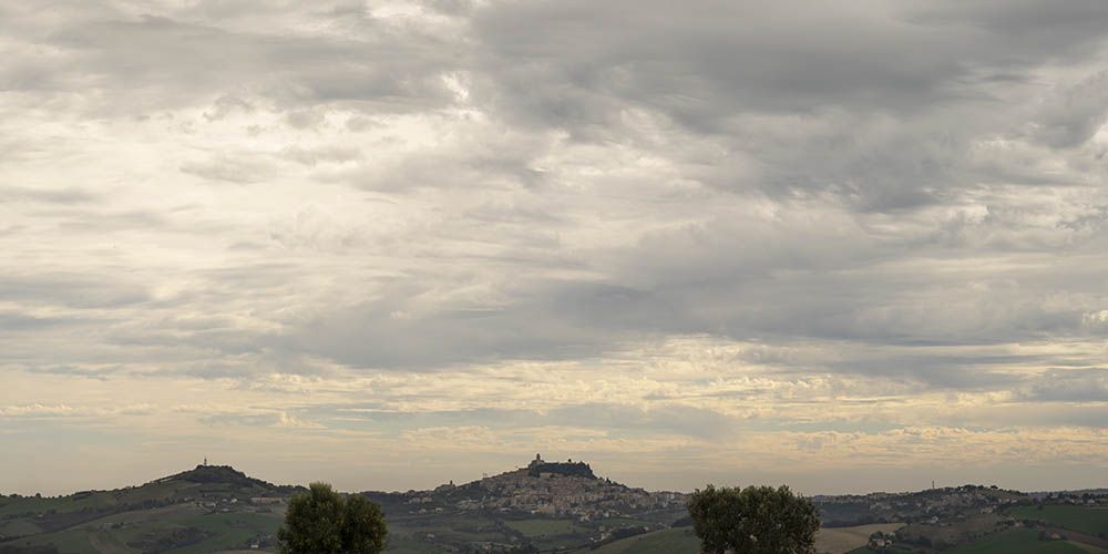 Torre San Patrizio visto dalla collina Venanzo Torre San Patrizio visto dalla collina Venanzo