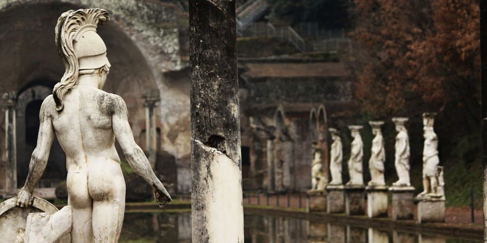 Villa Adriana Tivoli – statue lungo il Canopo nel sito archeologico