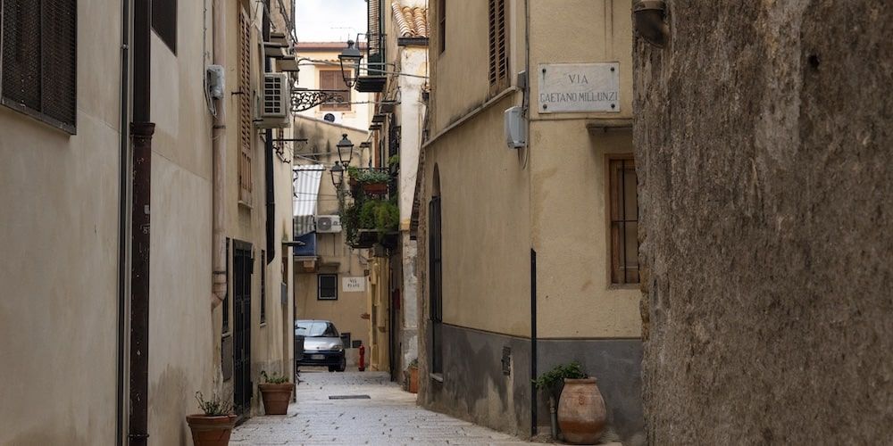 How to get to the Benedictine Cloister