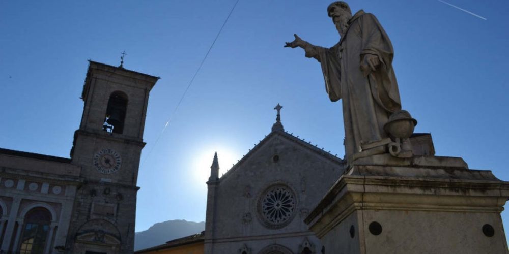 Norcia - Statua di San Benedetto
