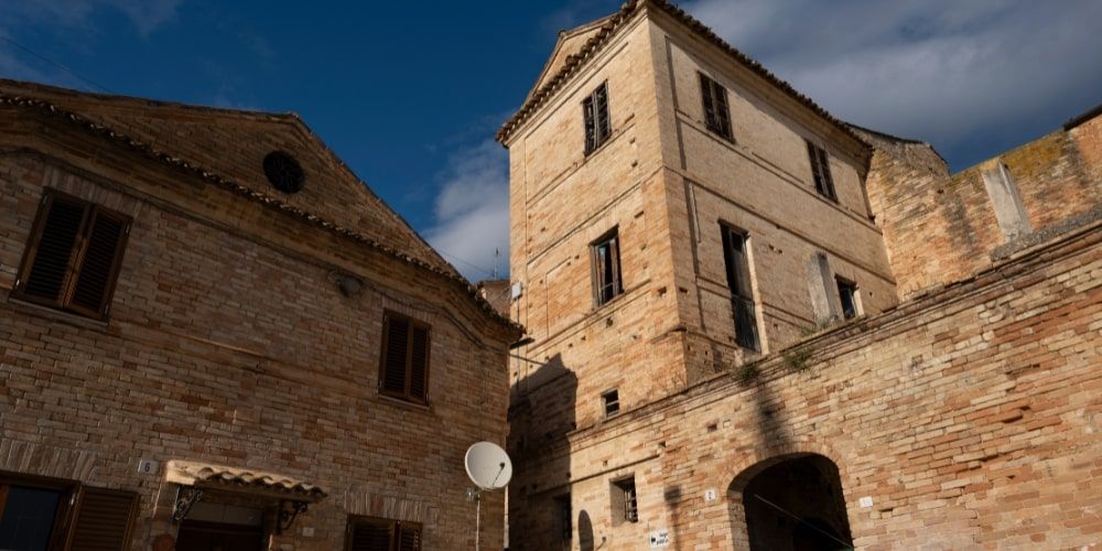 Where Ponzano di Fermo, mesmerizing treasure chest of artworks, is located