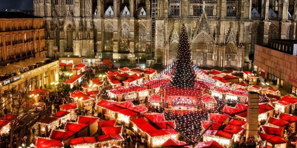 A traveling Christmas: all Christmas trains