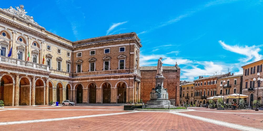 Le Marche in summer: Recanati, Porto Recanati and Conero