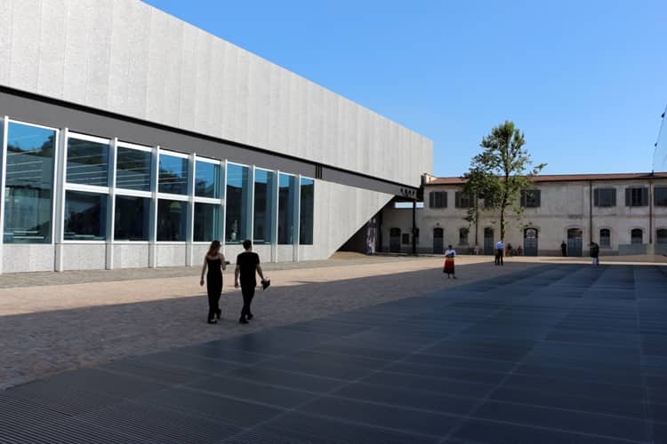 20210317170903Fondazione_prada,_milano,_cortile_02.jfif