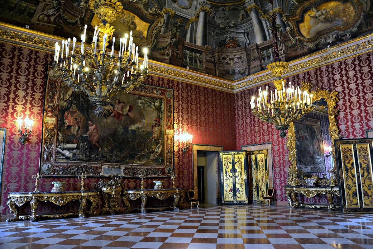 Visita al Palazzo Reale di Napoli