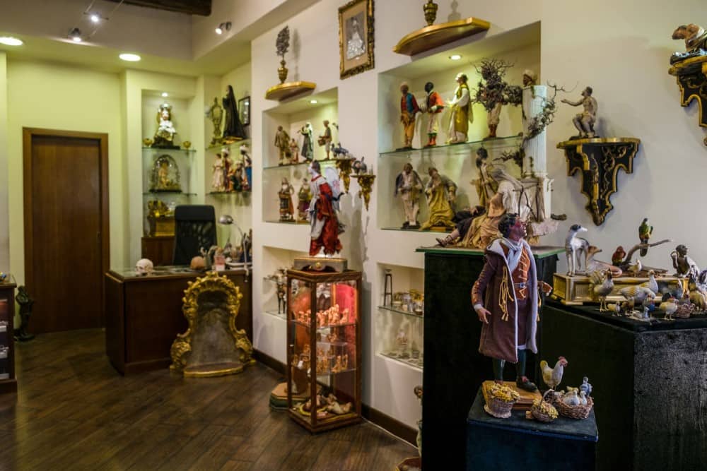 The Neapolitan Presepe tradition: an art handed down from generation to generation 