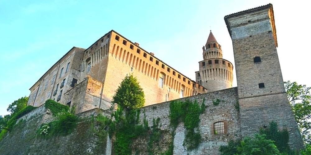 Capodanno chic nel sontuoso castello di Rivalta Capodanno chic nel sontuoso castello di Rivalta