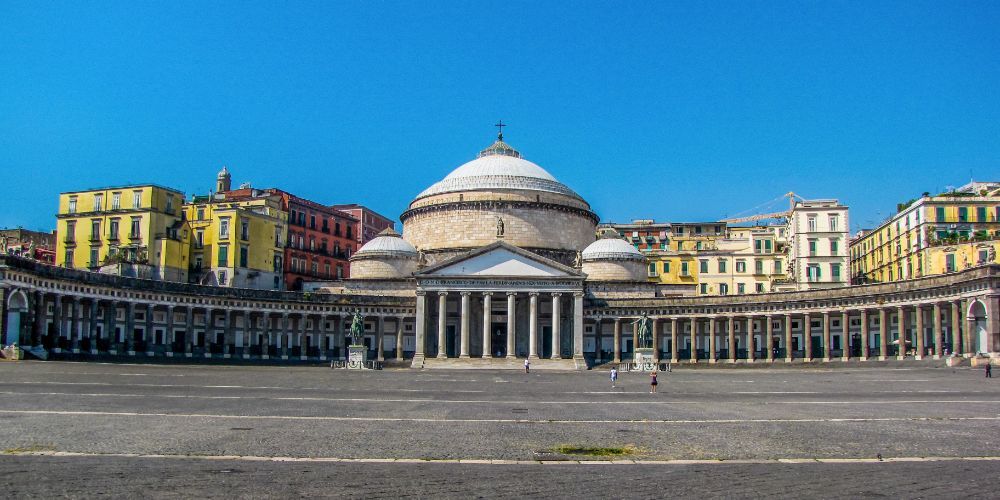 What to see in Naples in one day: Piazza del Plebiscito and the Royal Palace