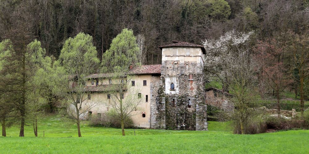 Luoghi misteriosi in Italia: Monastero di Torba Luoghi misteriosi in Italia: Monastero di Torba