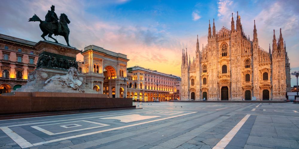 Luxury driving tour experience from Rome to Milan